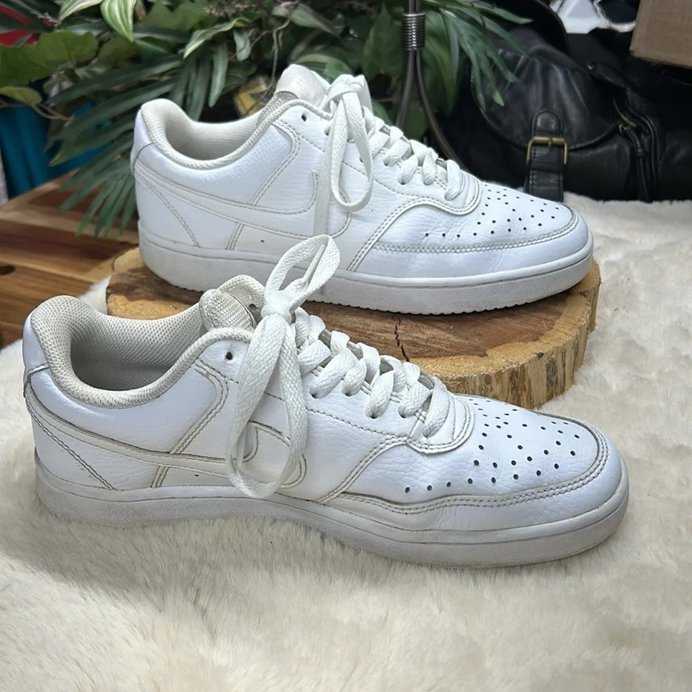 Nike low vision court shoes‎ women’s 8.5